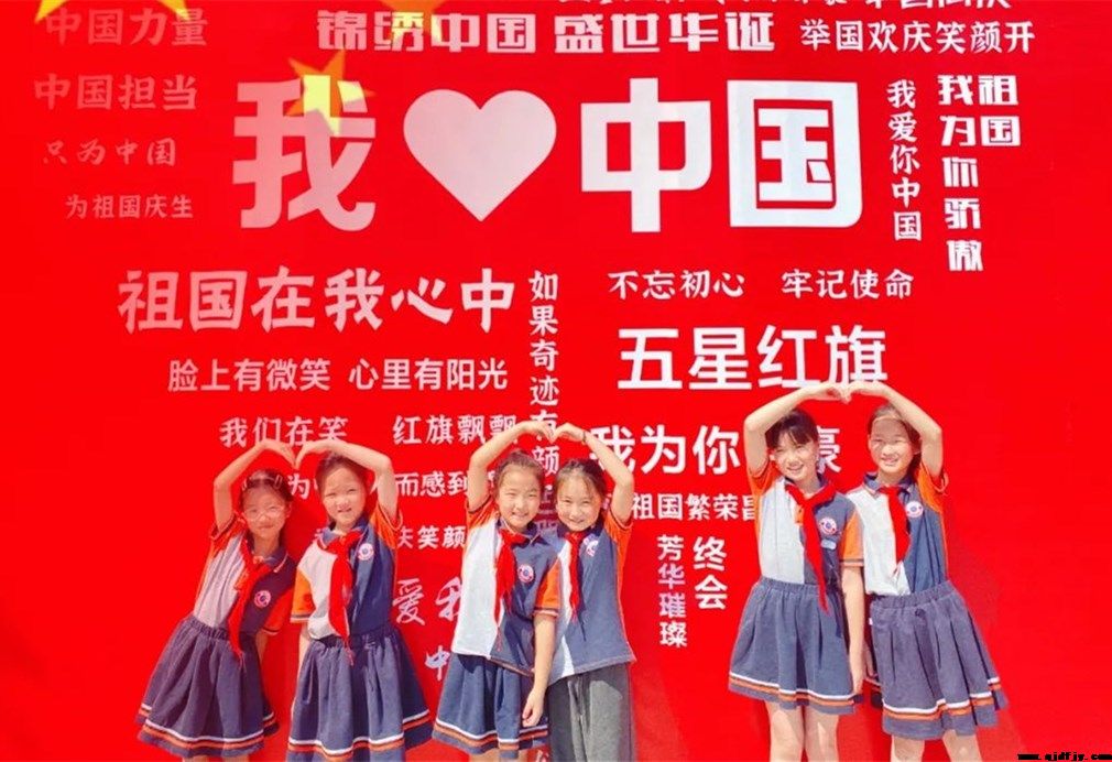 德風(fēng)愛(ài)國(guó)季丨祖國(guó)媽媽，祝您75周歲生日快樂(lè)！
